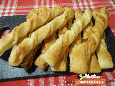 Torciglioni pasta sfoglia e salmone