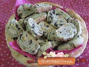cantucci salati pistacchi e olive ricetta