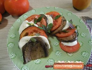 caprese con melanzane aromatiche ricetta