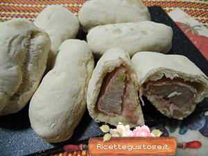 Fagottini di pane con finocchi e speck