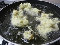 fiori di acacia fritti in pastella immagine 5