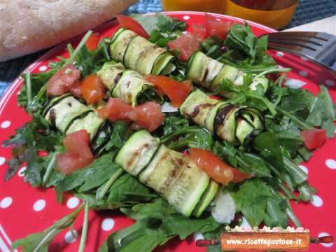 Involtini di zucchine grigliate rucola e parmigiano