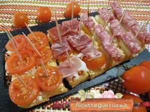 sfizi con pan di spagna salato