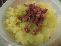 sfizi di patate e salame al forno immagine 3