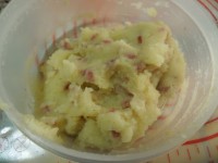 sfizi di patate e salame al forno immagine 4