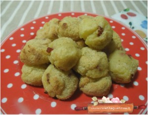 sfizi di patate e salame al forno gustosi