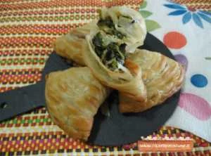 sfogliatelle ricce cicoria e salsiccia ricetta