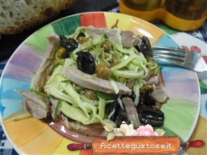 Antipasto sfizioso zucchine marinate e pollo sott olio