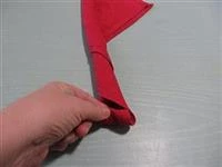 piegare tovagliolo a forma di rosa immagine 5