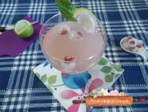 aqua aromatizzata fragoline di bosco e lime