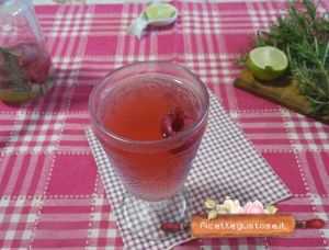 acqua aromatizzata lamponi rosmarino e lime