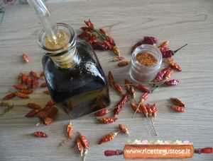 olio aromatizzato al peperoncino