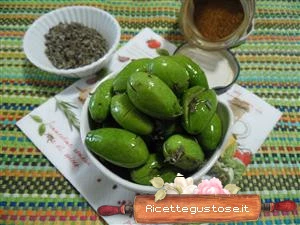 olice schiacciate e condite ricetta