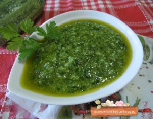 pesto zucchine e prezzemolo