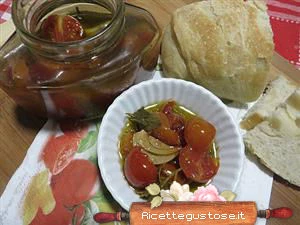 pomodori ciliegino aromatici sott olio ricetta