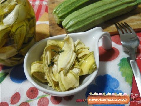 Zucchine sott olio essiccate al sole