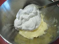 Lavorazione delicata della crema diplomatica