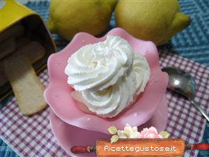 Panna armatizzata al limone