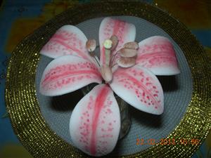 Lilium in gum past o pasta di gomma