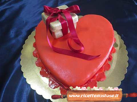 torta san valentino forma di cuore