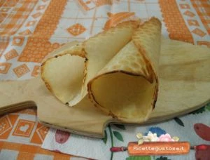 coni croccanti di cialda salata ricetta