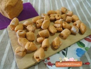 gnocchi di pane al peperone crusco ricetta