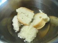 gnocchi di pane raffermo all'aglio immagine 1