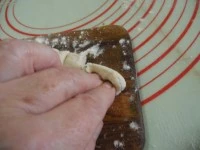 gnocchi di pane raffermo all'aglio immagine 7