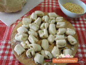 gnocchi di pane raffermo e lenticchie gialle ricetta