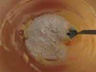 Incorporare farina e lievito