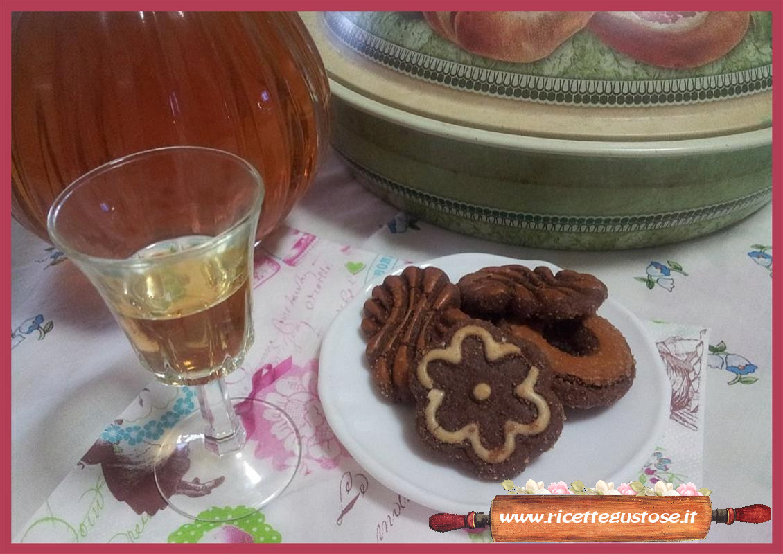 Ricetta Liquore Amaretto Con Noccioli Di Nespole