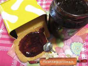marmellata di prugne e mele al cacao
