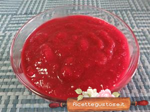 Marmellata di fragole e frutti di bosco light