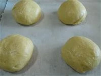 Brioche lievitate sulla teglia