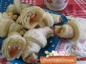 cornetti pasta sfoglia composta di goji ricetta