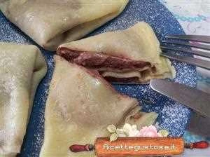 immagine crepes dolci cioccolato e panna 