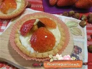 crostatine alle fragole con nocciole e miele ricetta