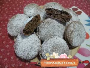 immagine di macarons nocciole cacao