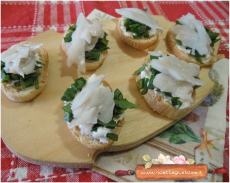 crostini branzino piastra di sale stracciatella di burrata spinacio rosso del malabar