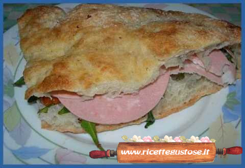 Pizza bianca ciliegino, rughetta o rucola e mortadella