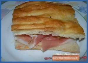 pizza bianca sfiziosa prosciutto e carciofini