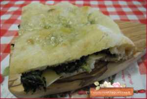 pizza ripiena con cicoria e maasdammer