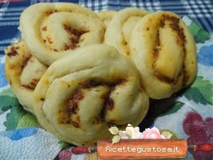 girelle di pizza pomodoro ciliegino ricetta