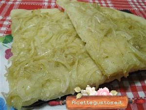 pizza bianca cipolle ricetta