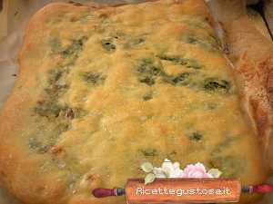 Pizza con broccoletti selvatici e salsiccia