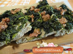 Pizza integrale broccoletti selvatici e salsiccia