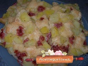 pizza patate lesse salsiccia ricetta