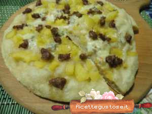 pizza patate salsiccia gorgonzola