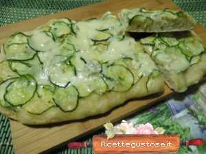 Pizza con zucchine e gorgonzola