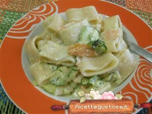 calamarata zucchine e salmone ricetta